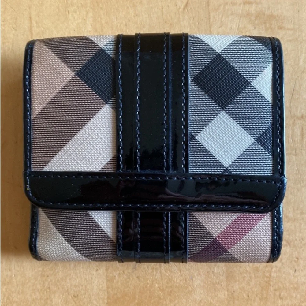 Burberry Nova Check Leather patent trim Wallet Excellent condition - Picture 2 of 8